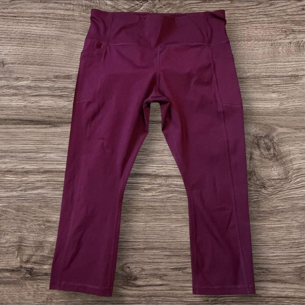 Avia Capri Leggings Size Burgundy Purple Women’s Large (12–14)